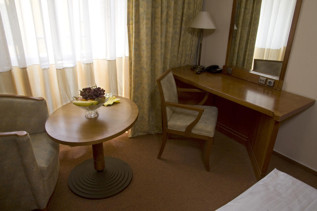 Dr. Adler Spa & Kurhotel Frantiskovy Lazne Room photo