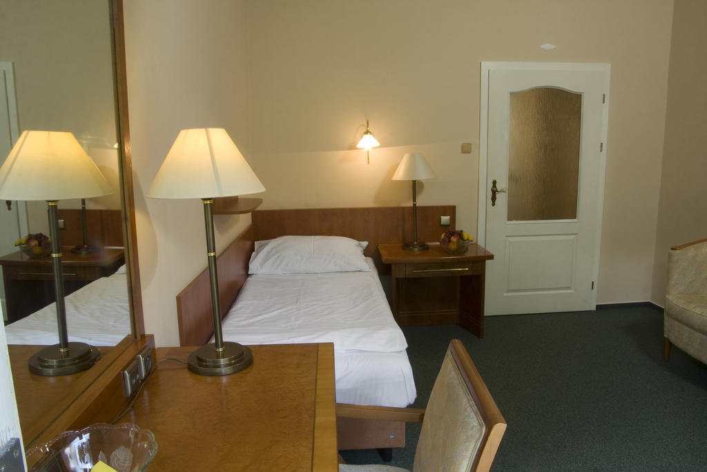 Dr. Adler Spa & Kurhotel Frantiskovy Lazne Room photo